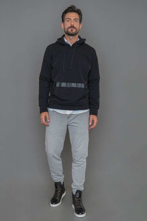 Sweat pants with elastic and drawstring at the waist, men's