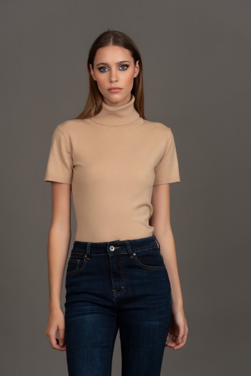 Turtleneck knitted short-sleeved blouse