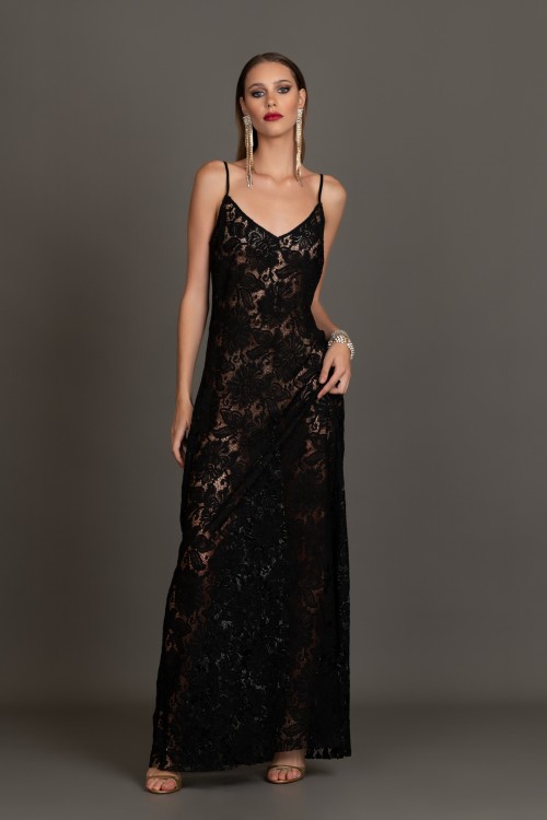 Long lace dress with lining inside